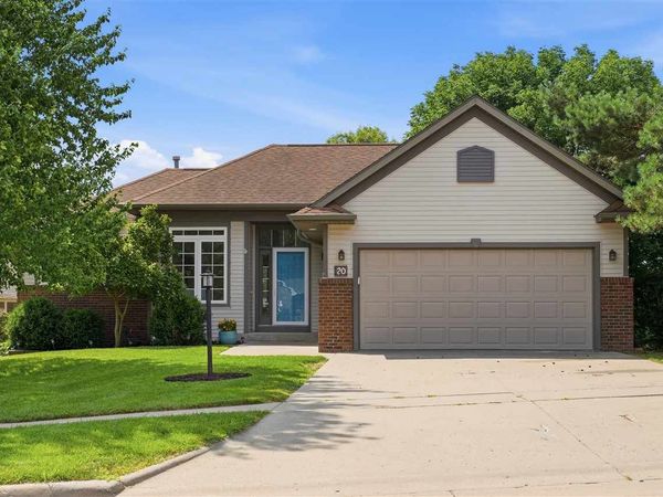20 E Dovetail, Coralville, IA 52241