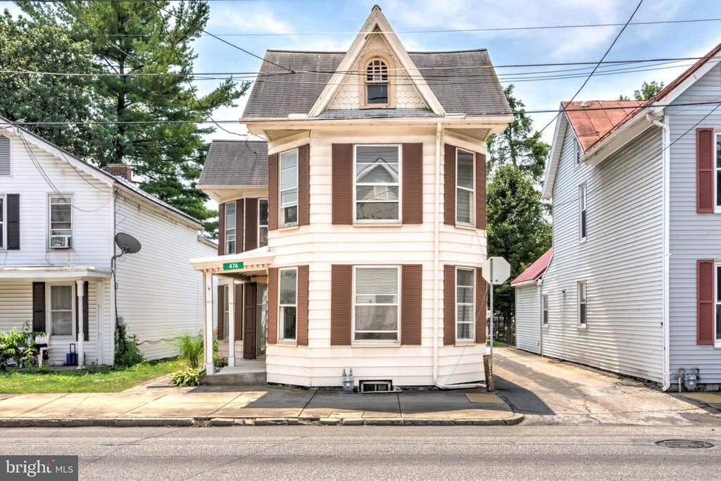 476 E E Queen Street, Chambersburg, PA 17201 Main Photo