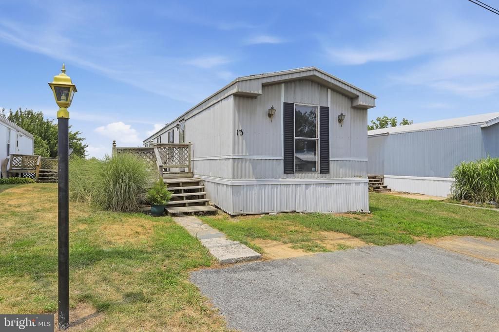 15673 YOUNG ROAD , GREENCASTLE, PA 17225