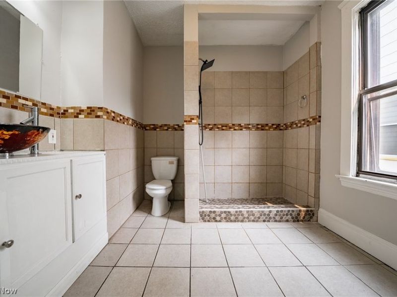 2250 E 86th Street, Cleveland, OH 44106 Photo 16