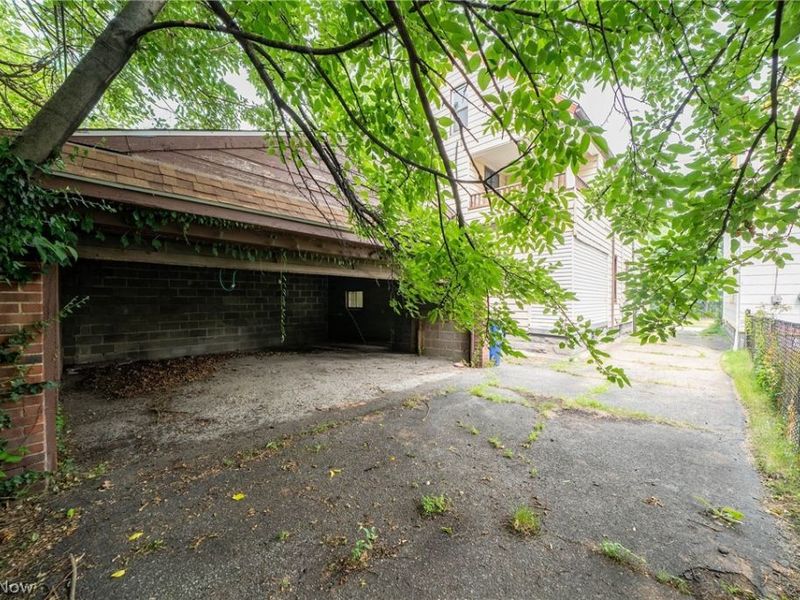 2250 E 86th Street, Cleveland, OH 44106 Photo 3