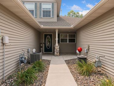 945 Golden Way NW, Isanti, MN 55040