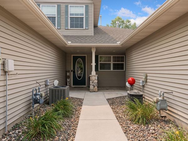 945 Golden Way NW, Isanti, MN 55040