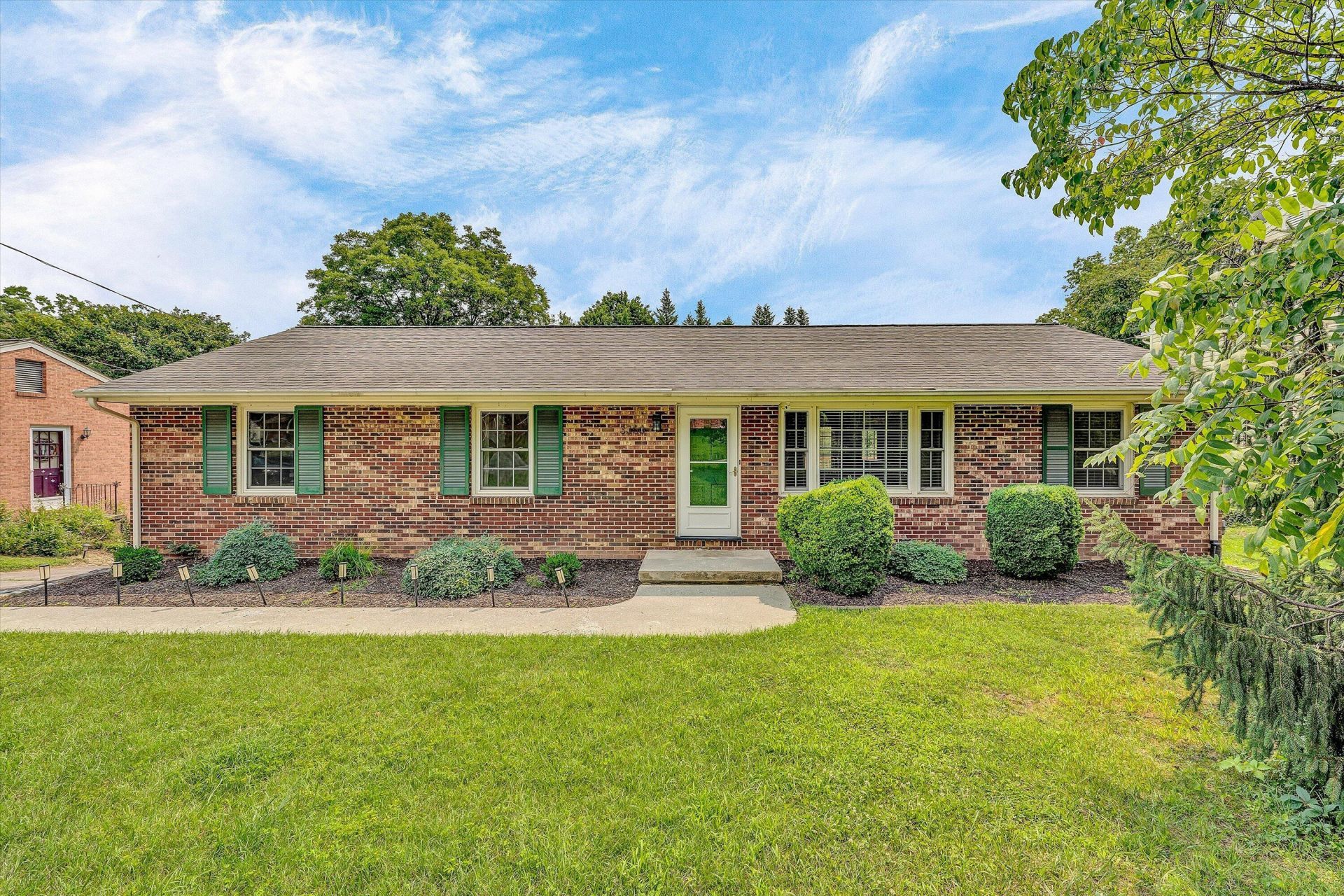 3350 Kenwick Trl, Roanoke, VA 24018 Main Photo
