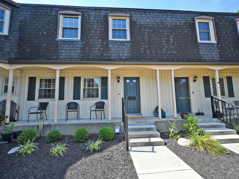 23 Creekwood Square, Glendale, OH 45246 Photo 2