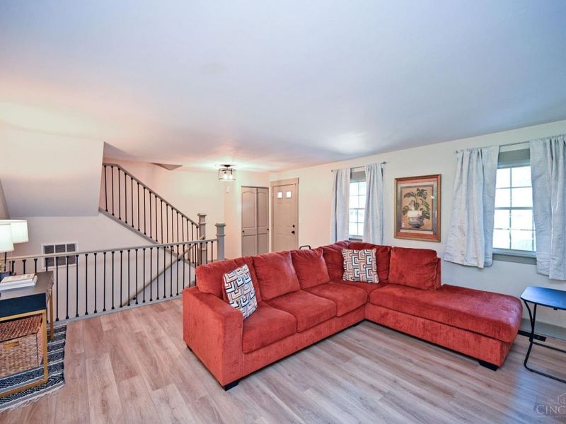 23 Creekwood Square, Glendale, OH 45246 Photo 8