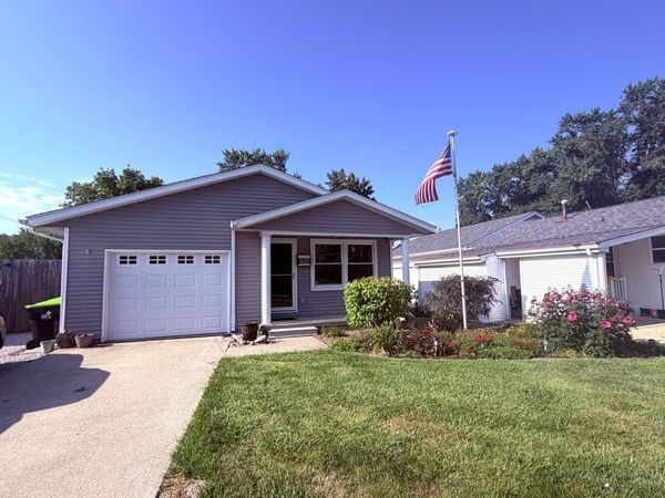 605 E Barker Street , Tuscola, IL 61953