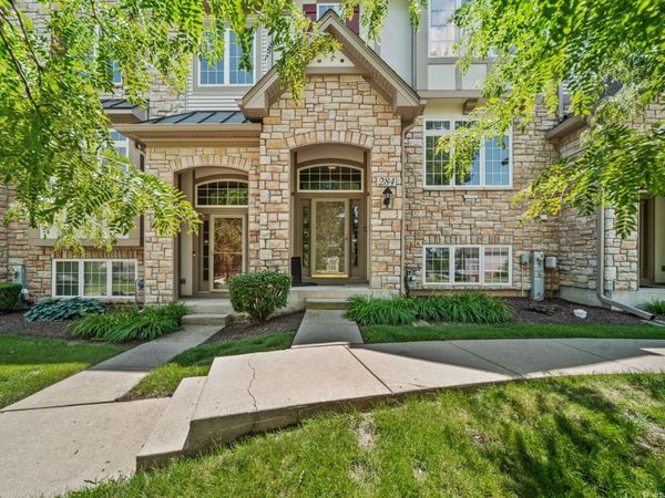 284 Edmundton Circle , Carol Stream, IL 60188