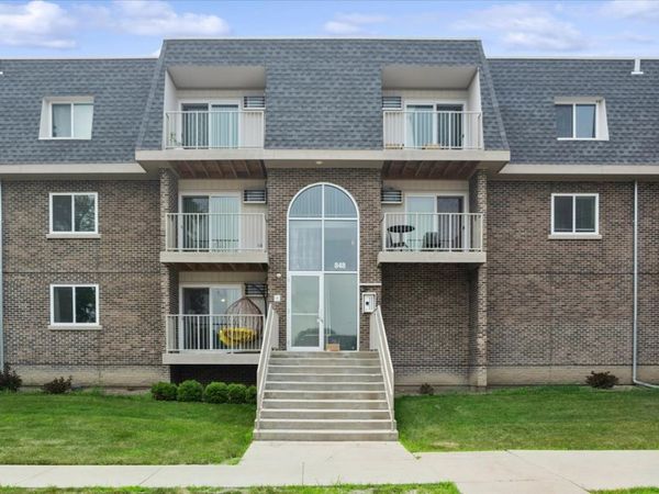 848 Mcintosh Court, Unit 204, Prospect Heights, IL 60070