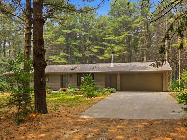 N1822 Nuestro Dr, Holland, WI 53070