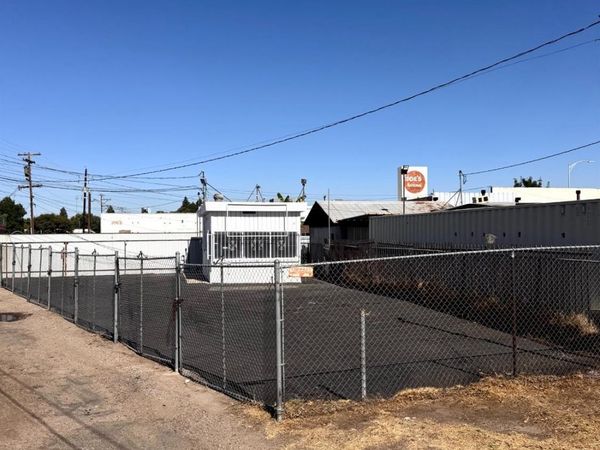 520 Kern Street, Bakersfield, CA 93305