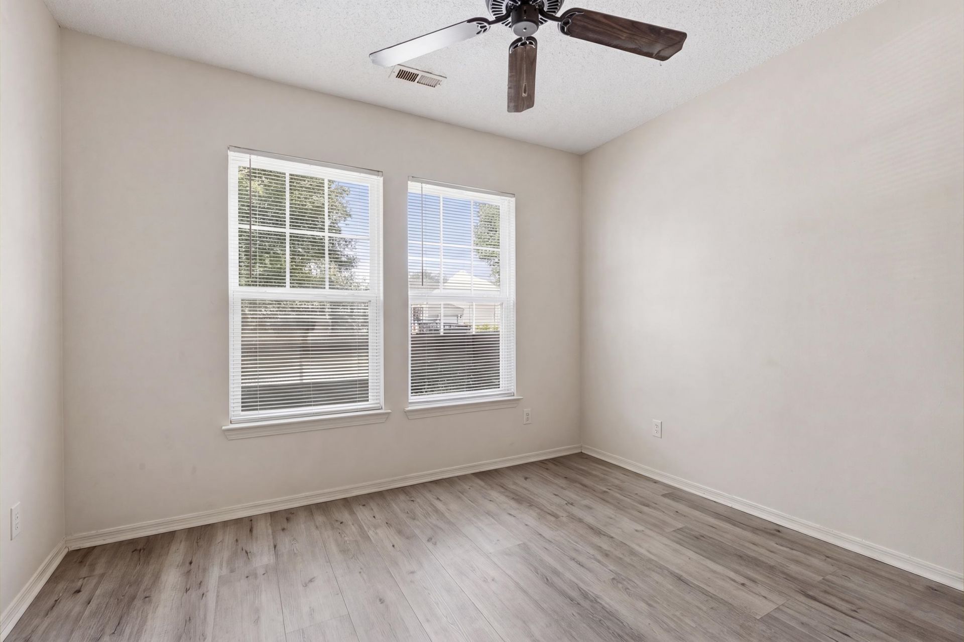 3081 Regency Oak Dr. Photo 11