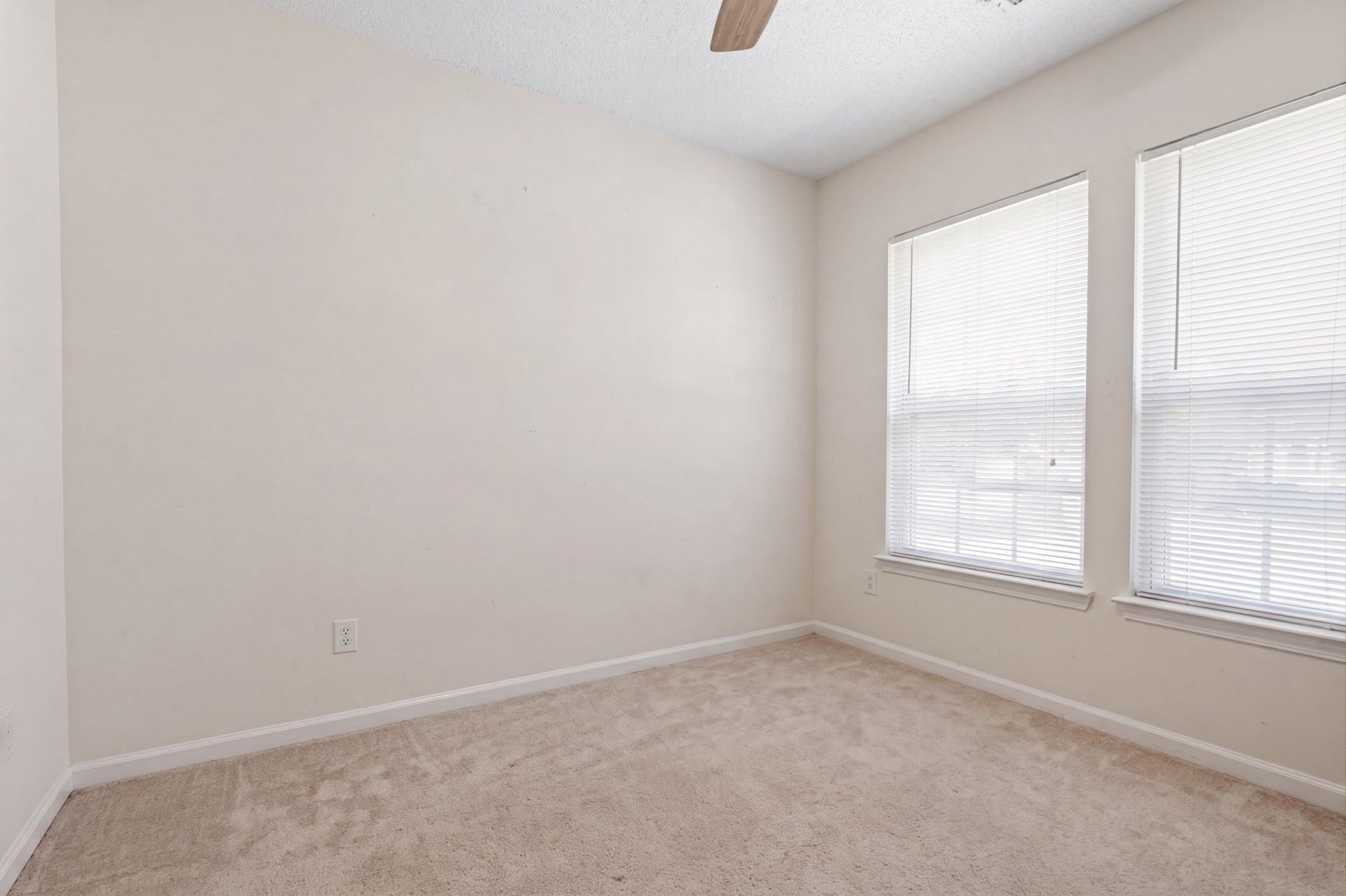 3081 Regency Oak Dr. Photo 13