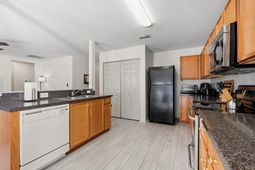 3081 Regency Oak Dr. photo 4