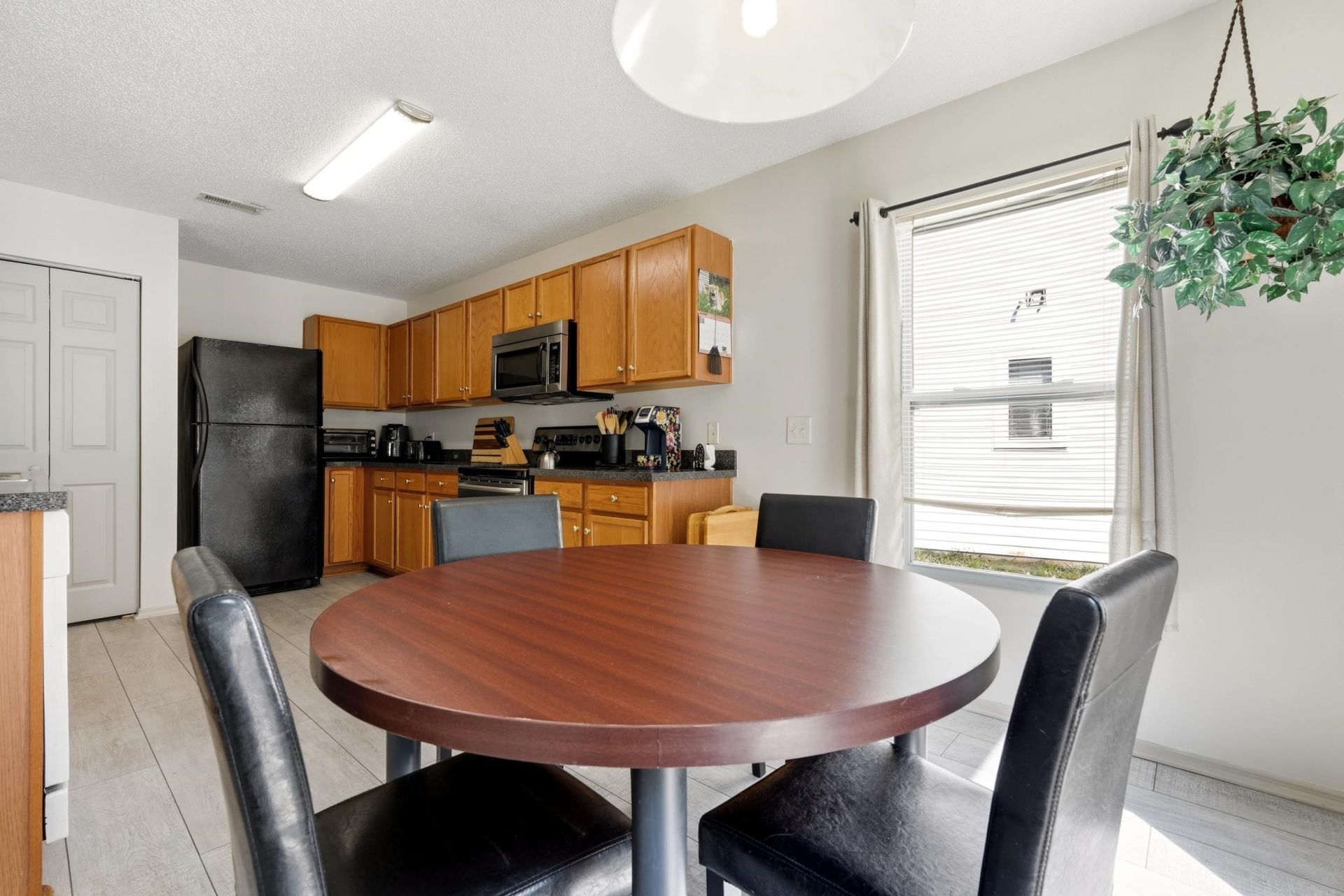 3081 Regency Oak Dr. Photo 6