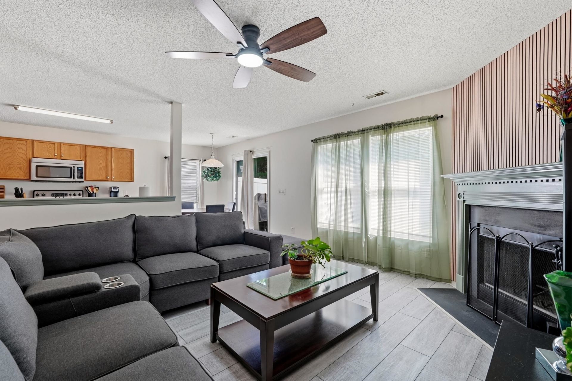 3081 Regency Oak Dr. Photo 7