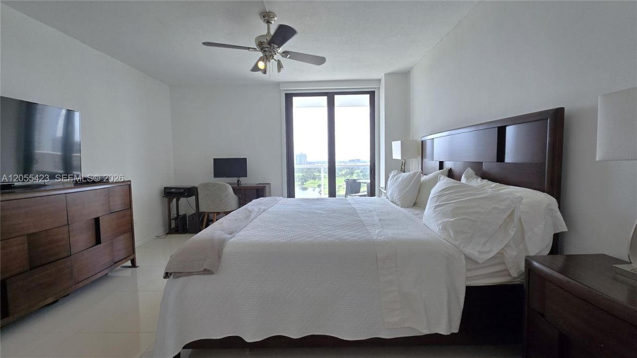 3731 N Country Club Dr, Unit 1825, Aventura, FL 33180 Photo