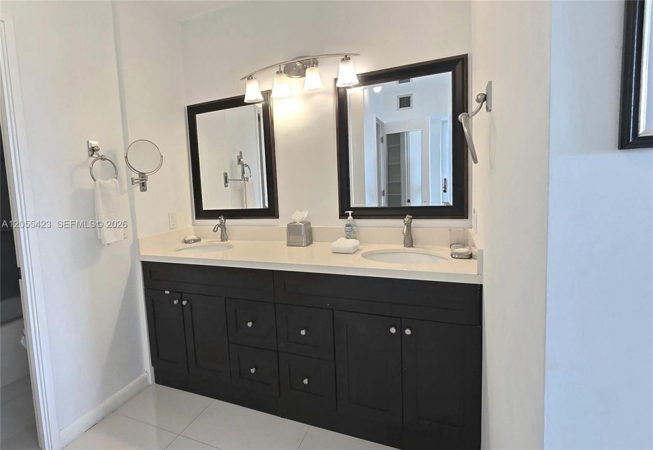 3731 N Country Club Dr, Unit 1825, Aventura, FL 33180 Photo