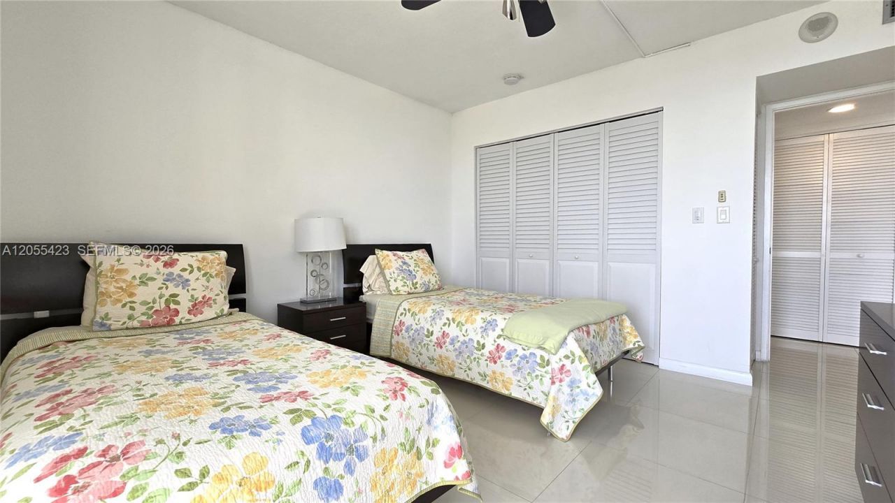 3731 N Country Club Dr, Unit 1825, Aventura, FL 33180 Photo