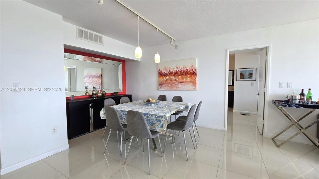 3731 N Country Club Dr, Unit 1825, Aventura, FL 33180 Photo