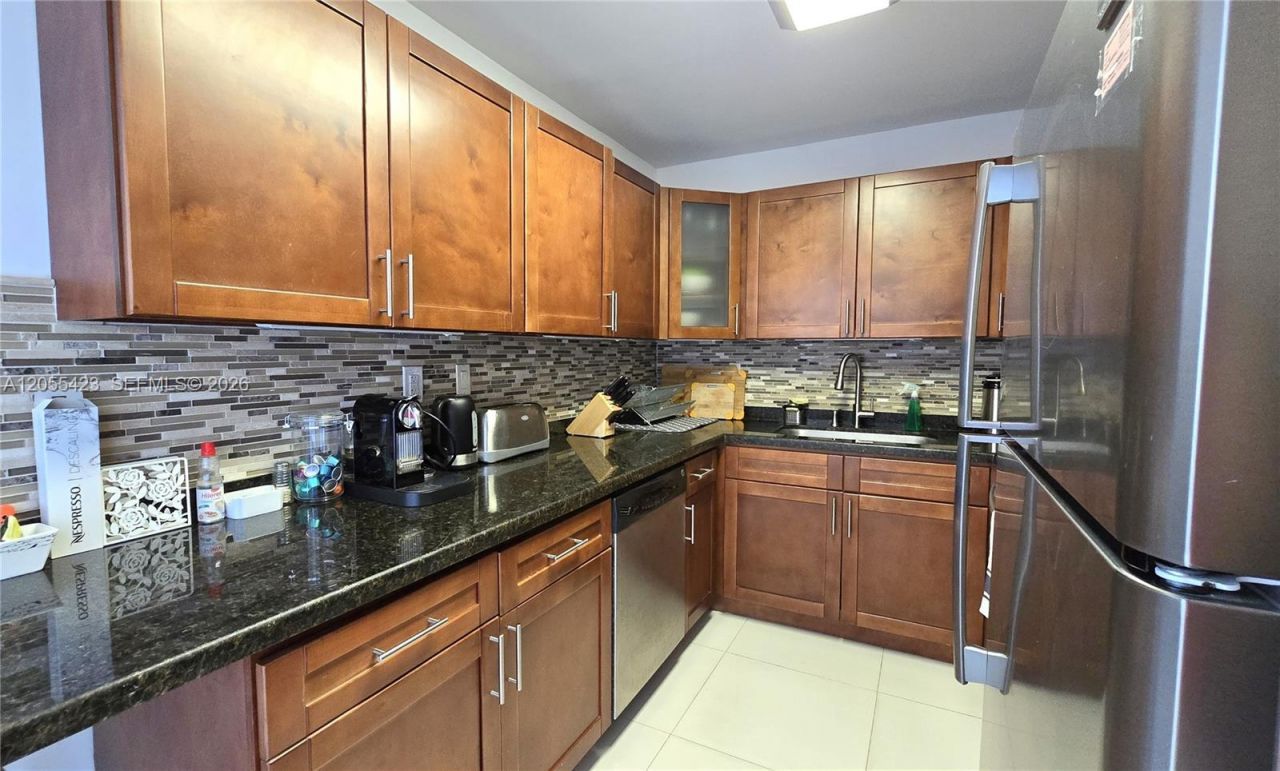 3731 N Country Club Dr, Unit 1825, Aventura, FL 33180 Photo