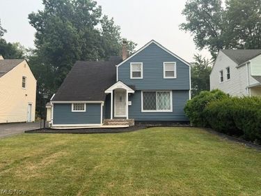 19316 Shakerwood Road, Warrensville Heights, OH 44122