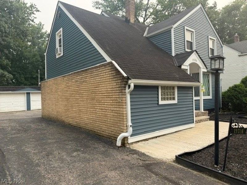 19316 Shakerwood Road, Warrensville Heights, OH 44122 Photo 5