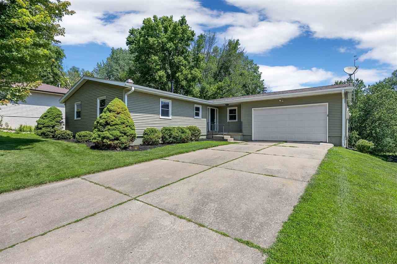 15 Riverview Dr Ne, Iowa City, IA 52240 Main Photo