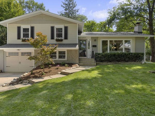 6949 Meadowcrest Drive , Downers Grove, IL 60516