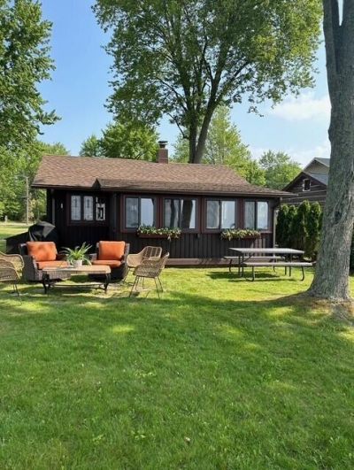 8021 E Houghton Lake Drive, Houghton Lake, MI 48629 Main Photo