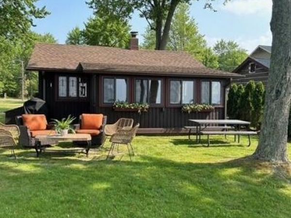 8021 E Houghton Lake Drive, Houghton Lake, MI 48629