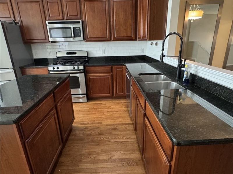 393 Caleb Drive , Akron, OH 44321 Photo 6