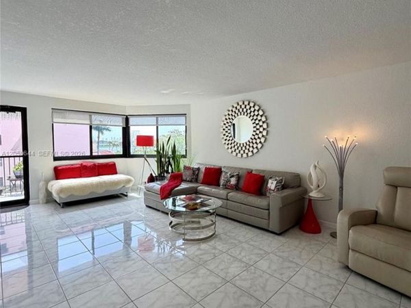 20850 San Simeon Way, Unit 302-5, Miami, FL 33179