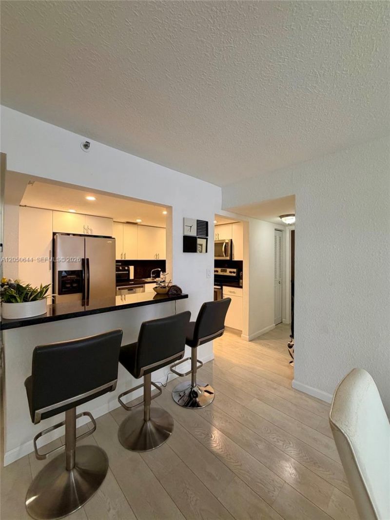 20850 San Simeon Way, Unit 302-5, Miami, FL 33179 Photo