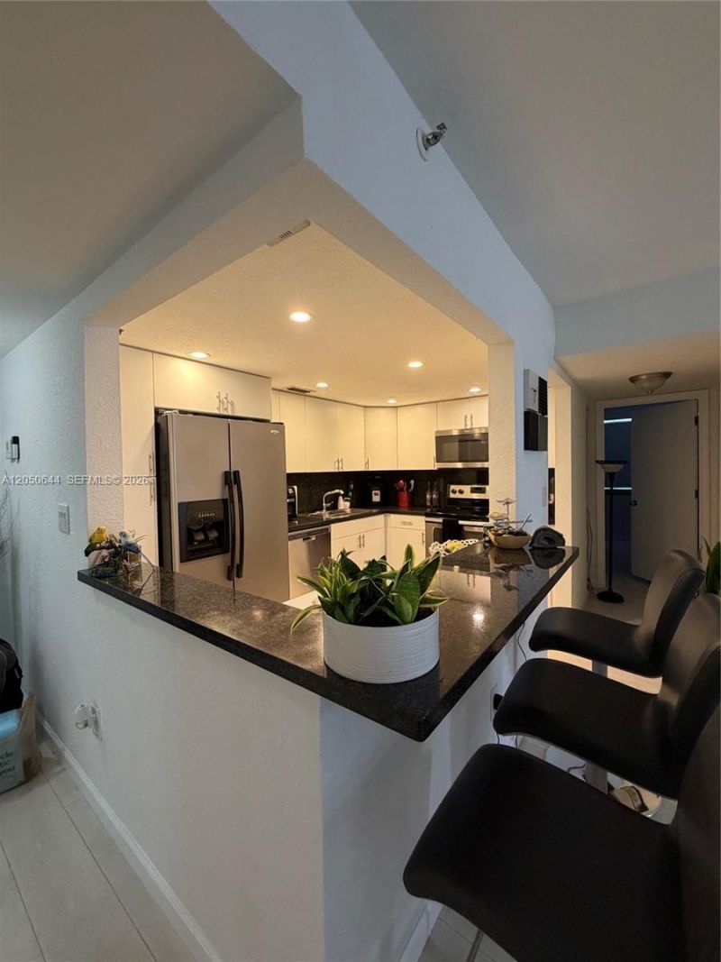 20850 San Simeon Way, Unit 302-5, Miami, FL 33179 Photo