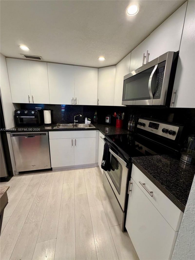 20850 San Simeon Way, Unit 302-5, Miami, FL 33179 Photo