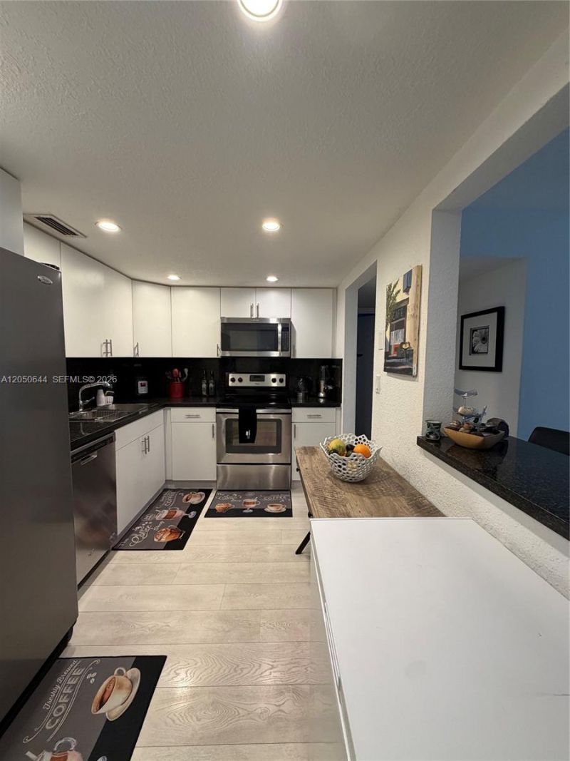 20850 San Simeon Way, Unit 302-5, Miami, FL 33179 Photo