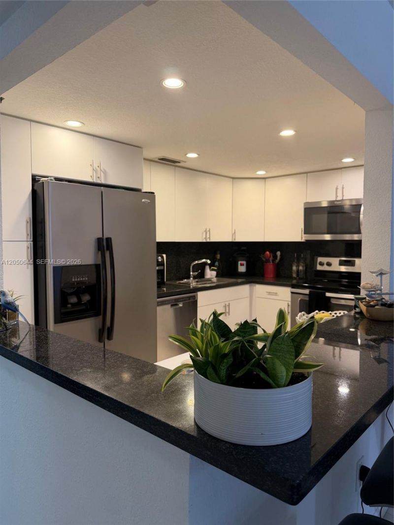 20850 San Simeon Way, Unit 302-5, Miami, FL 33179 Photo