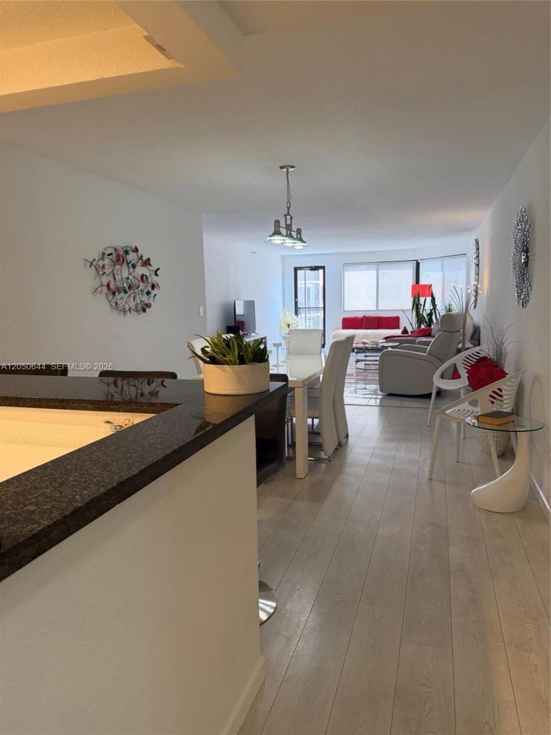 20850 San Simeon Way, Unit 302-5, Miami, FL 33179 Photo