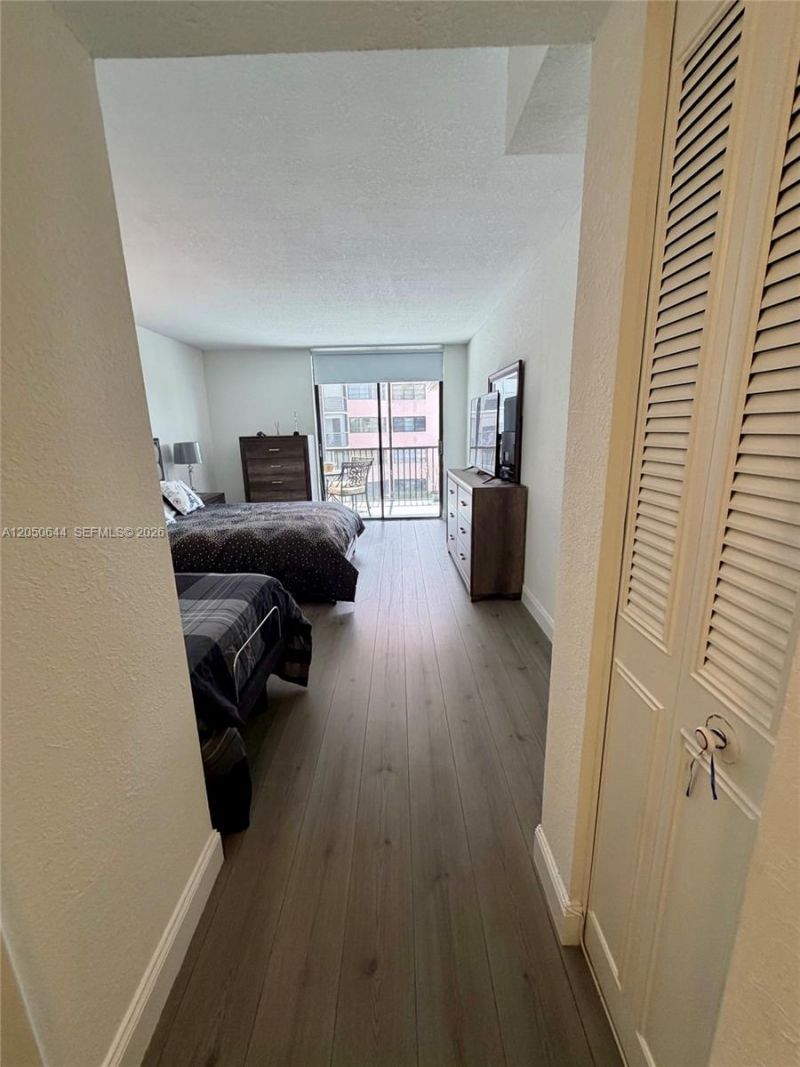 20850 San Simeon Way, Unit 302-5, Miami, FL 33179 Photo