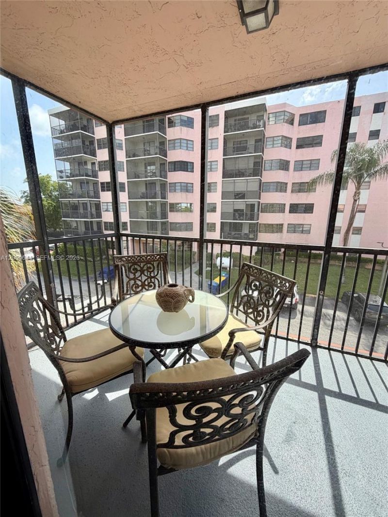 20850 San Simeon Way, Unit 302-5, Miami, FL 33179 Photo