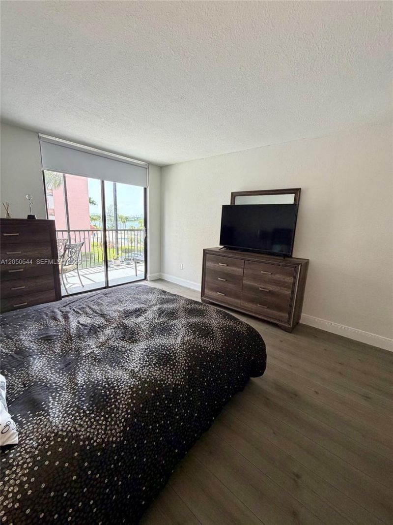 20850 San Simeon Way, Unit 302-5, Miami, FL 33179 Photo