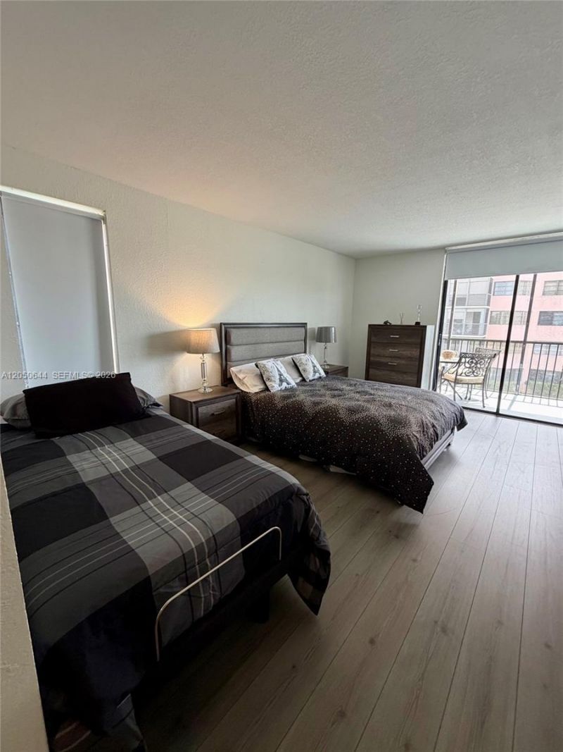 20850 San Simeon Way, Unit 302-5, Miami, FL 33179 Photo