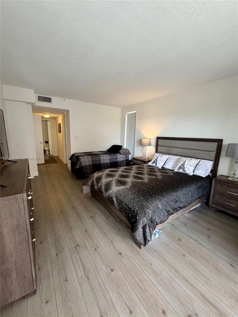 20850 San Simeon Way, Unit 302-5, Miami, FL 33179 Photo