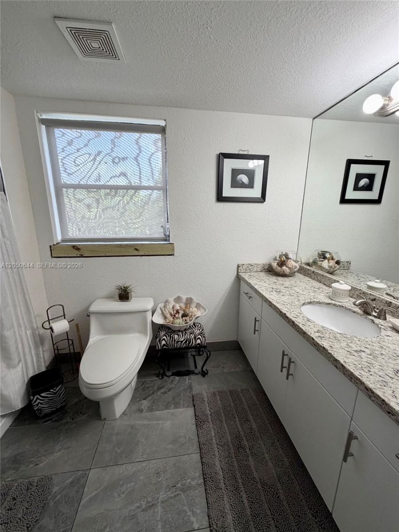 20850 San Simeon Way, Unit 302-5, Miami, FL 33179 Photo