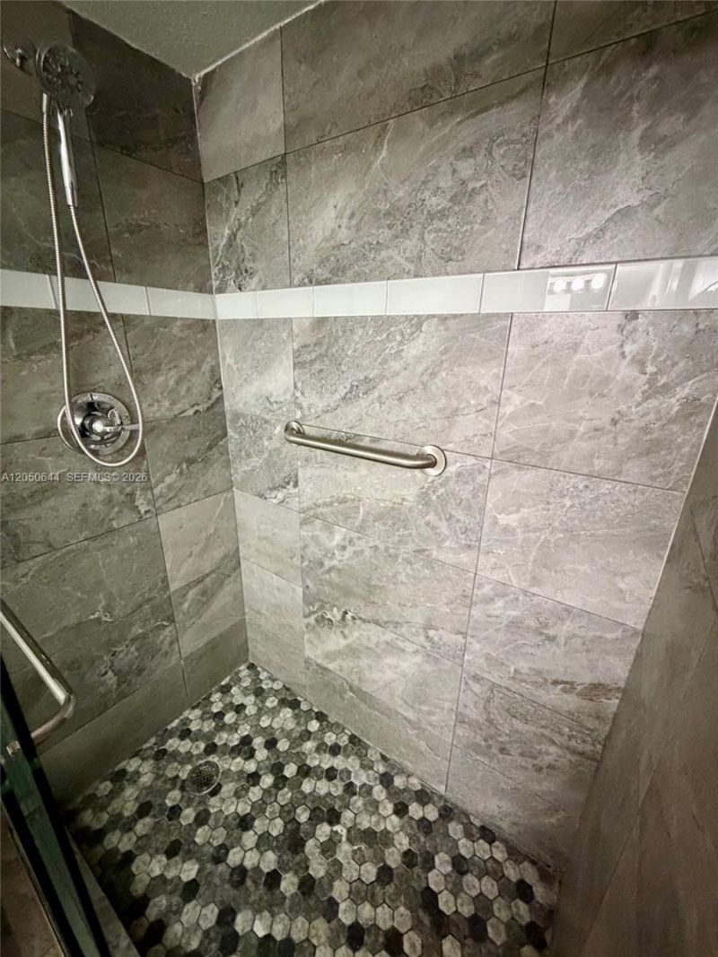 20850 San Simeon Way, Unit 302-5, Miami, FL 33179 Photo