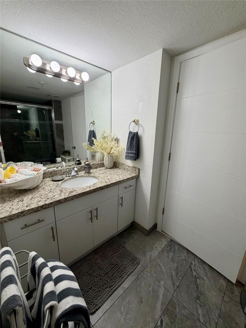 20850 San Simeon Way, Unit 302-5, Miami, FL 33179 Photo