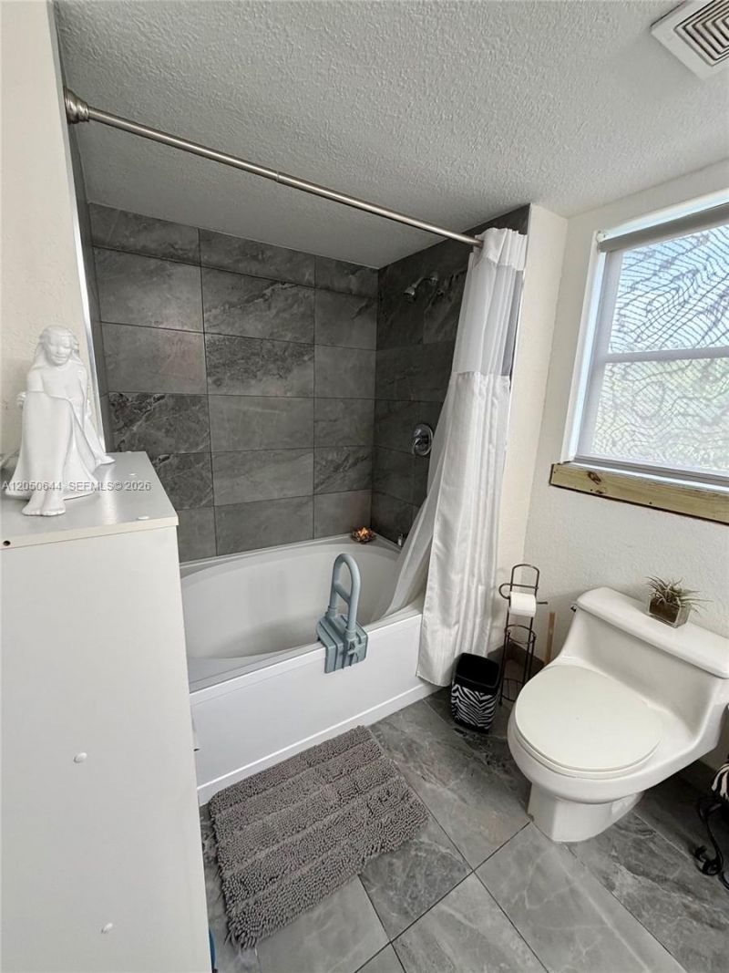 20850 San Simeon Way, Unit 302-5, Miami, FL 33179 Photo
