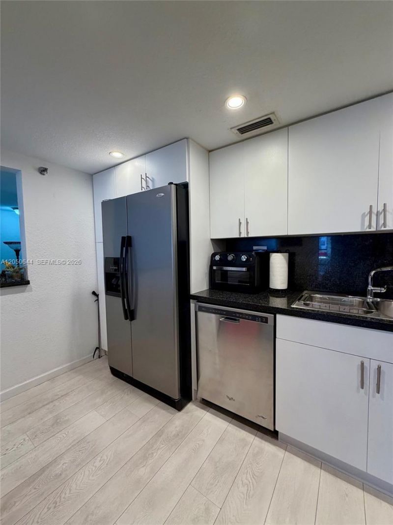 20850 San Simeon Way, Unit 302-5, Miami, FL 33179 Photo