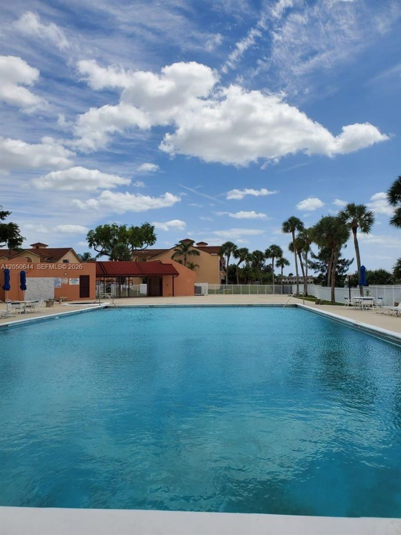 20850 San Simeon Way, Unit 302-5, Miami, FL 33179 Photo